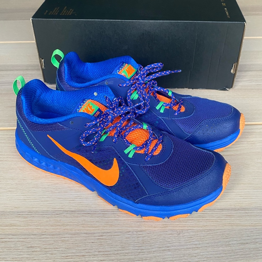 Mens 9.5 Nike trail hiking running shoes